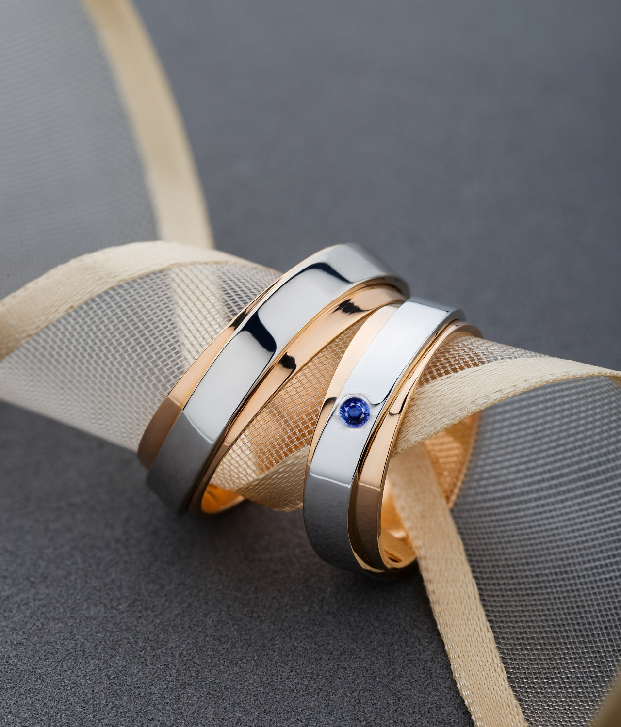 Matching couple rings set made of two colors of gold