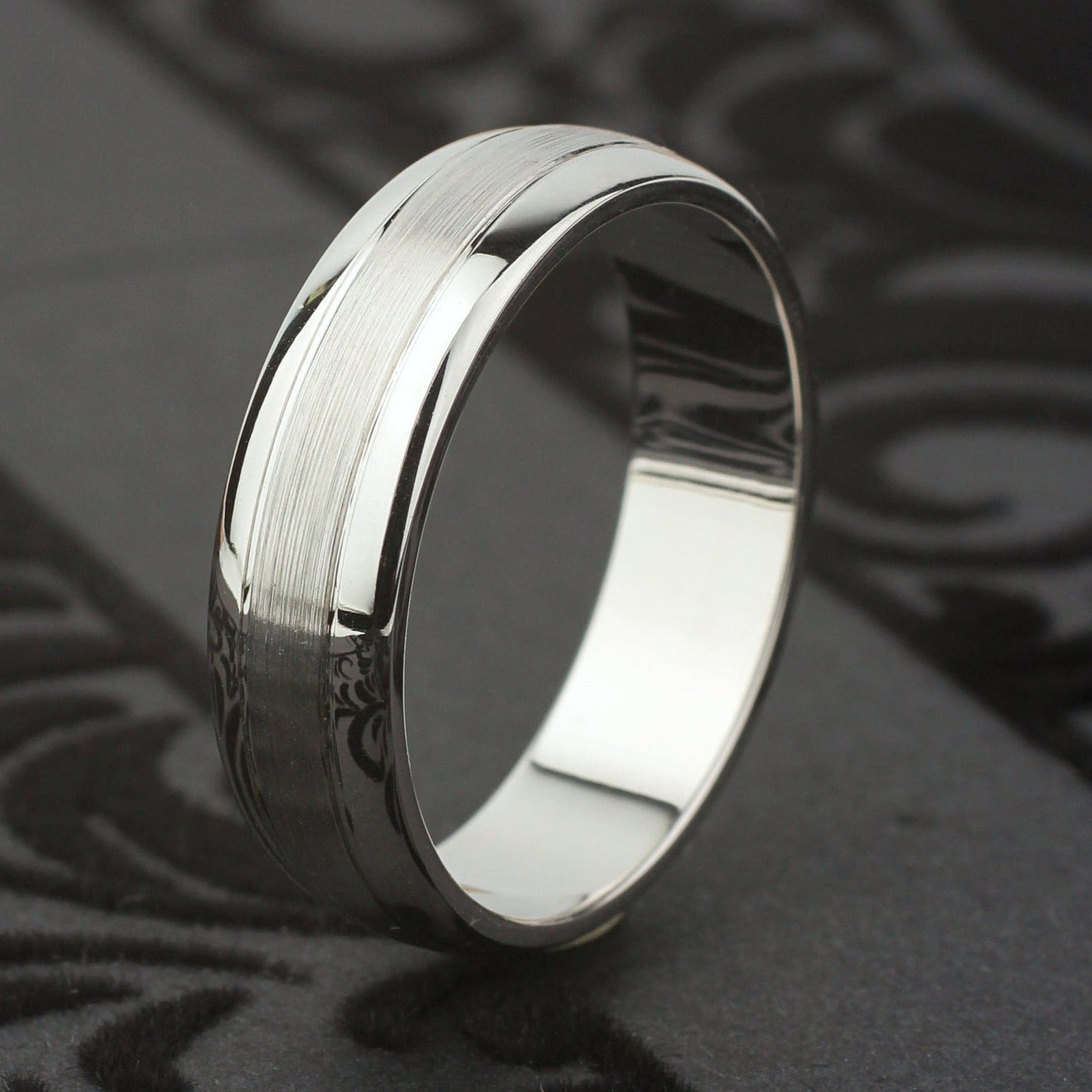 Classic men's band with matte and polished finish - escorialjewelry