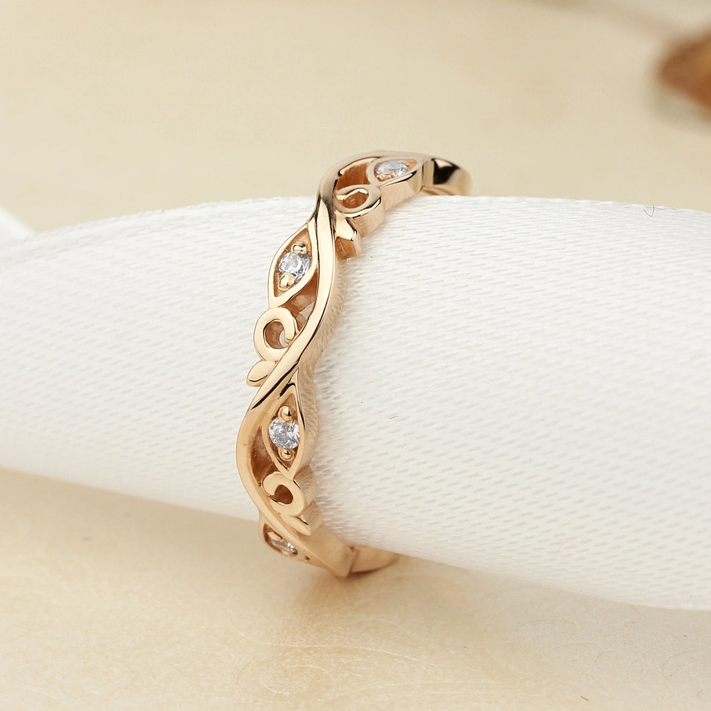 Dainity floral band - 14k gold band - 14k gold ring - boho - escorialjewelry