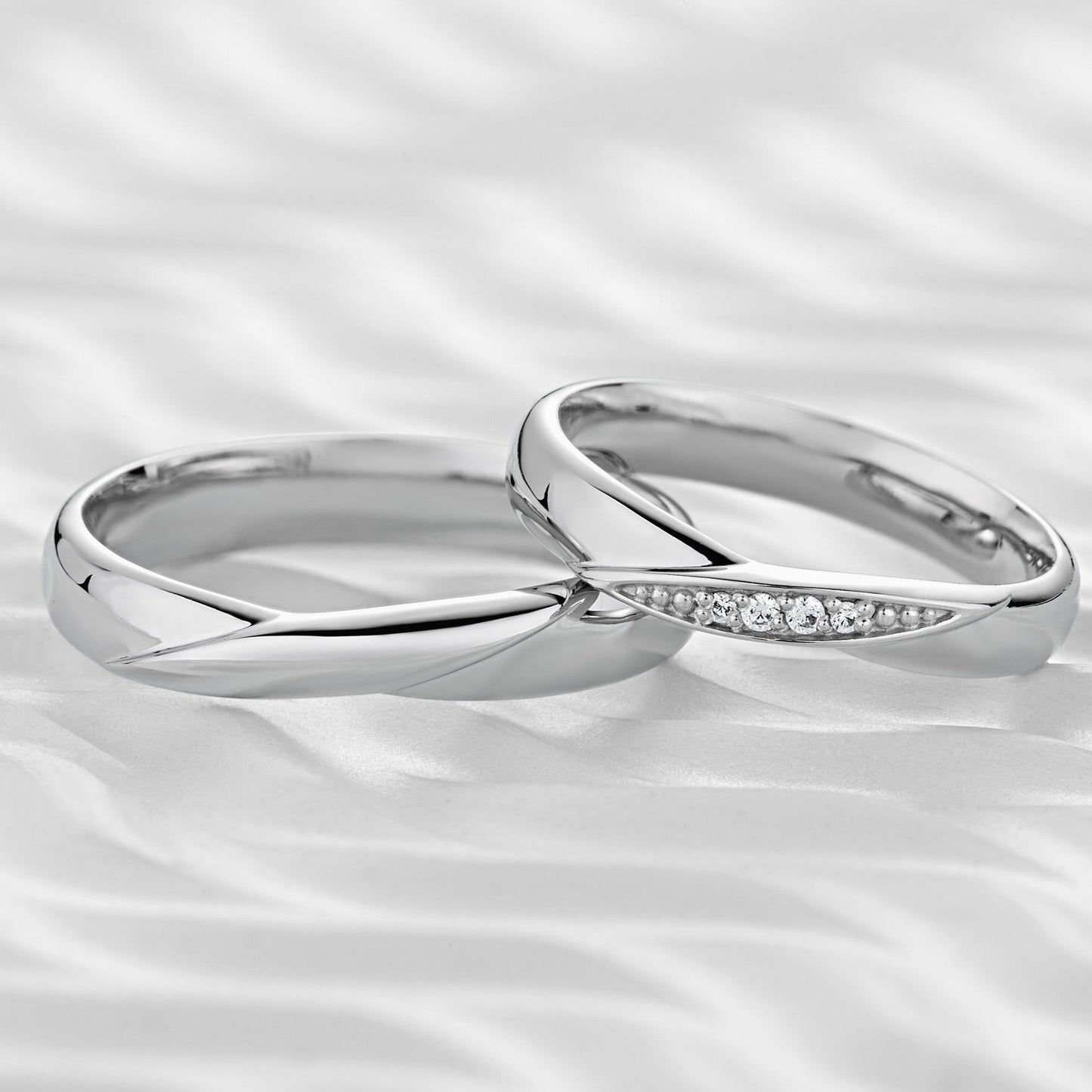 Elegant wedding rings set with diamonds in her ring - classic wedding bands - couple rings - couple rings set - escorialjewelry