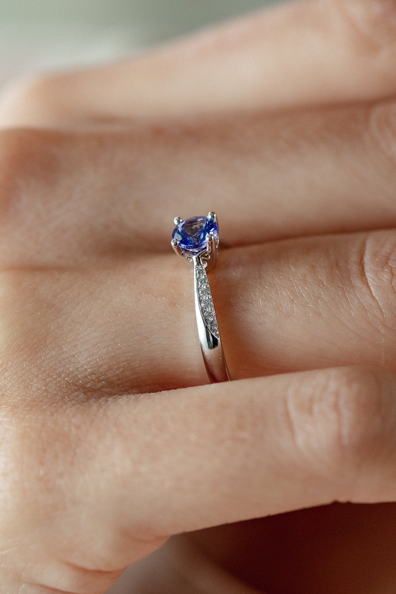Engagement ring with tanzanite and diamonds - diamond engagement ring - diamond ring - engagement ring - escorialjewelry