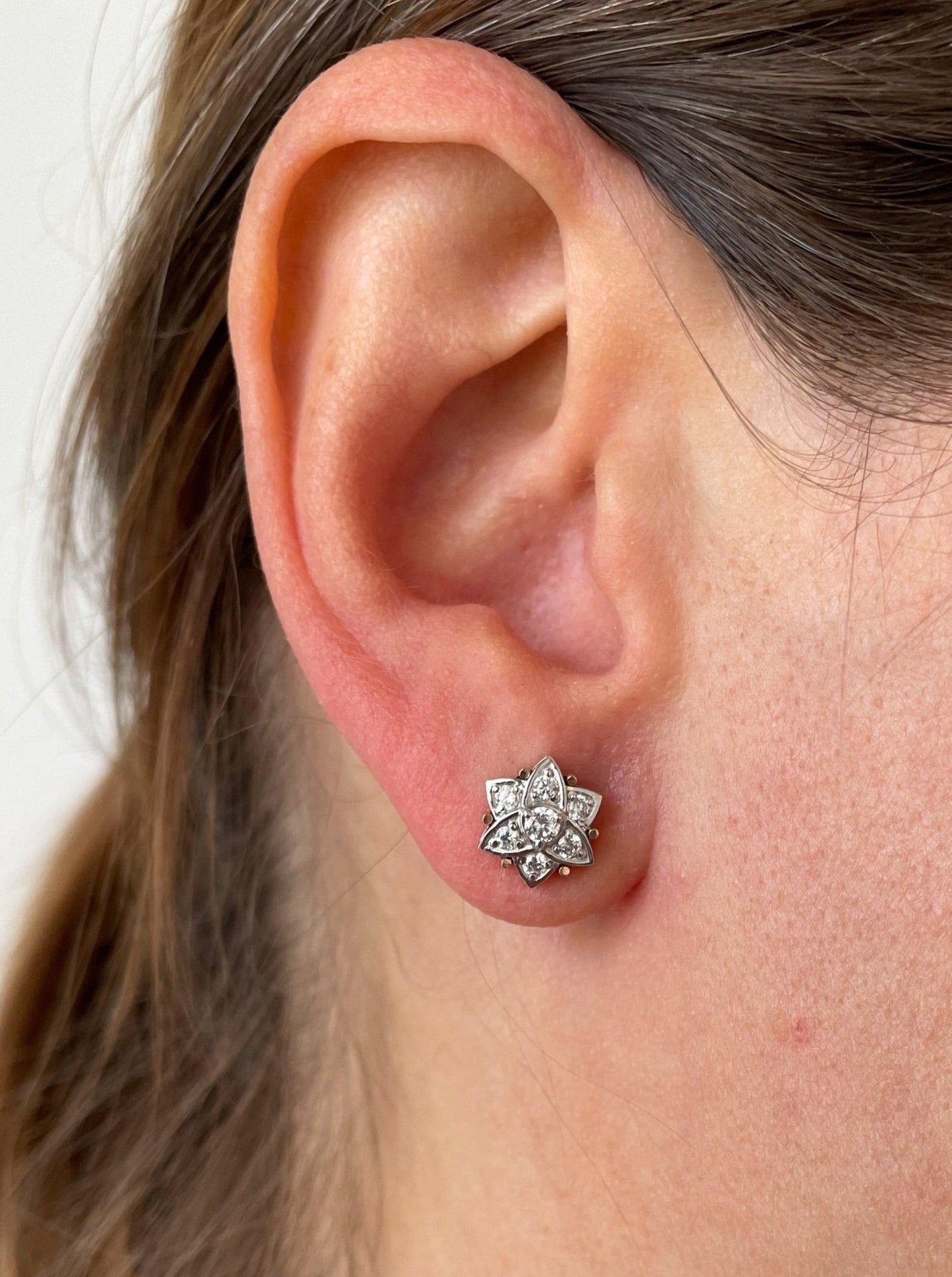 Gold flower earrings - diamond earrings - floral earrings - flower earrings - escorialjewelry