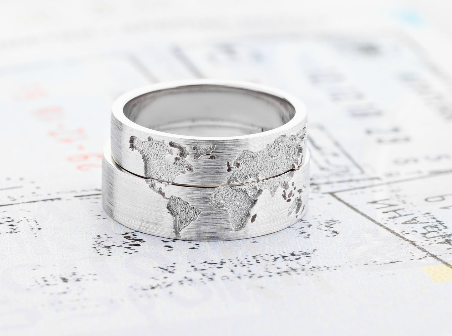 Gold wedding bands set with world map - couple rings - gold bands - gold rings - escorialjewelry