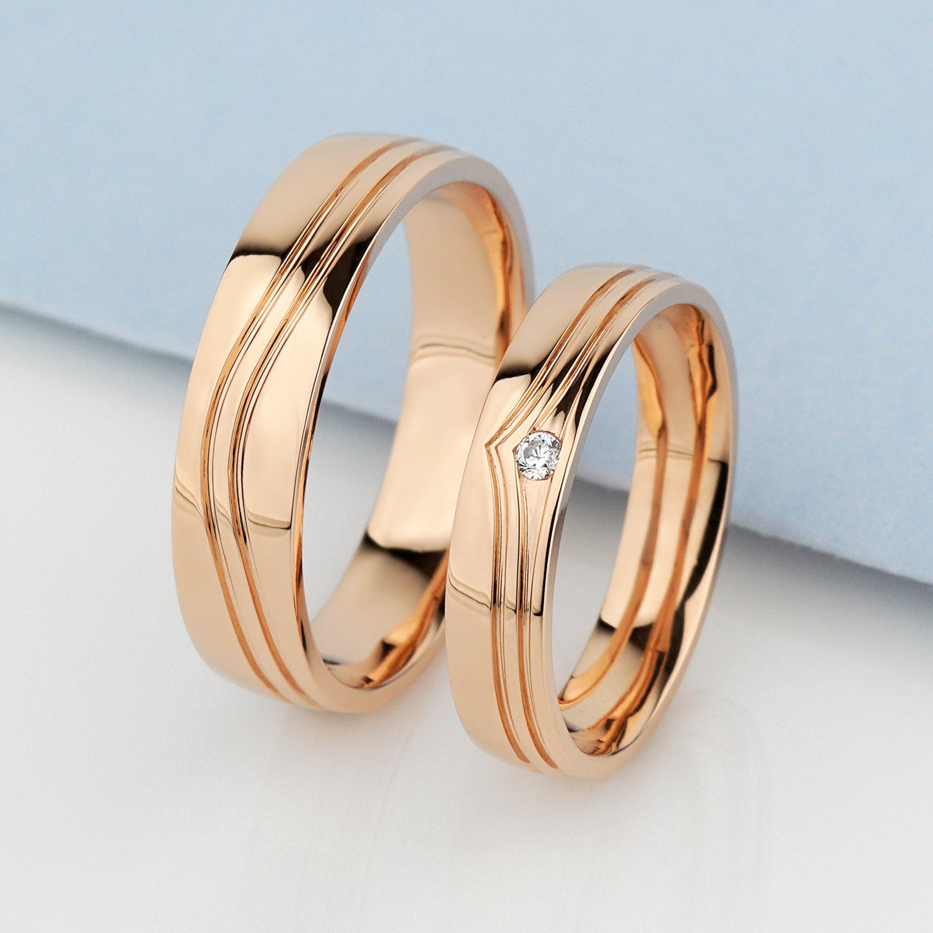 Solid gold wedding ring set with diamond. Rose gold wedding bands set Solid gold wedding ring set with diamond. Rose gold wedding bands set