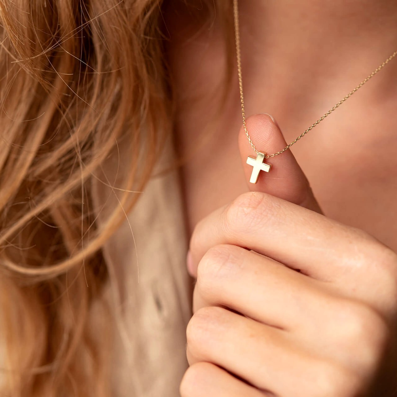 elegant gold necklace for women-Adjustable gold cross necklace worn as an everyday elegant accessory, solid 14k gold 585-Woman wearing a delicate 14k gold adjustable cross necklace