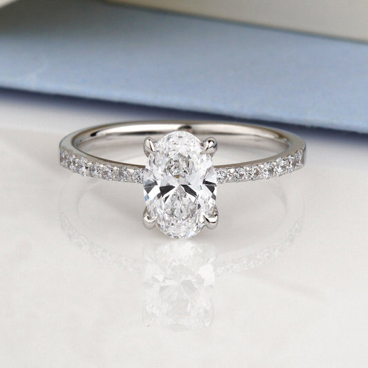 A silver-toned solitaire engagement ring with a round-cut center stone and a pavé band-Metal: 14k White Gold (585), solid