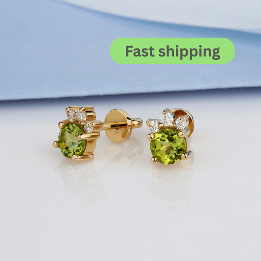 14k solid gold, 585 fineness
Stones: Peridot + Moissanites (0.15 ct)
Closure: stud (screw-back)
Weight: 2.3–2.5 g
Size: 8mm