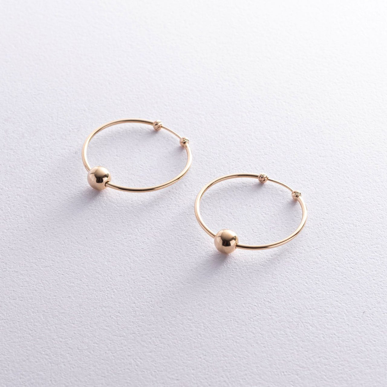 Gold hoop earrings with spherical ends -Earring size: 28 mm- for daily outfits