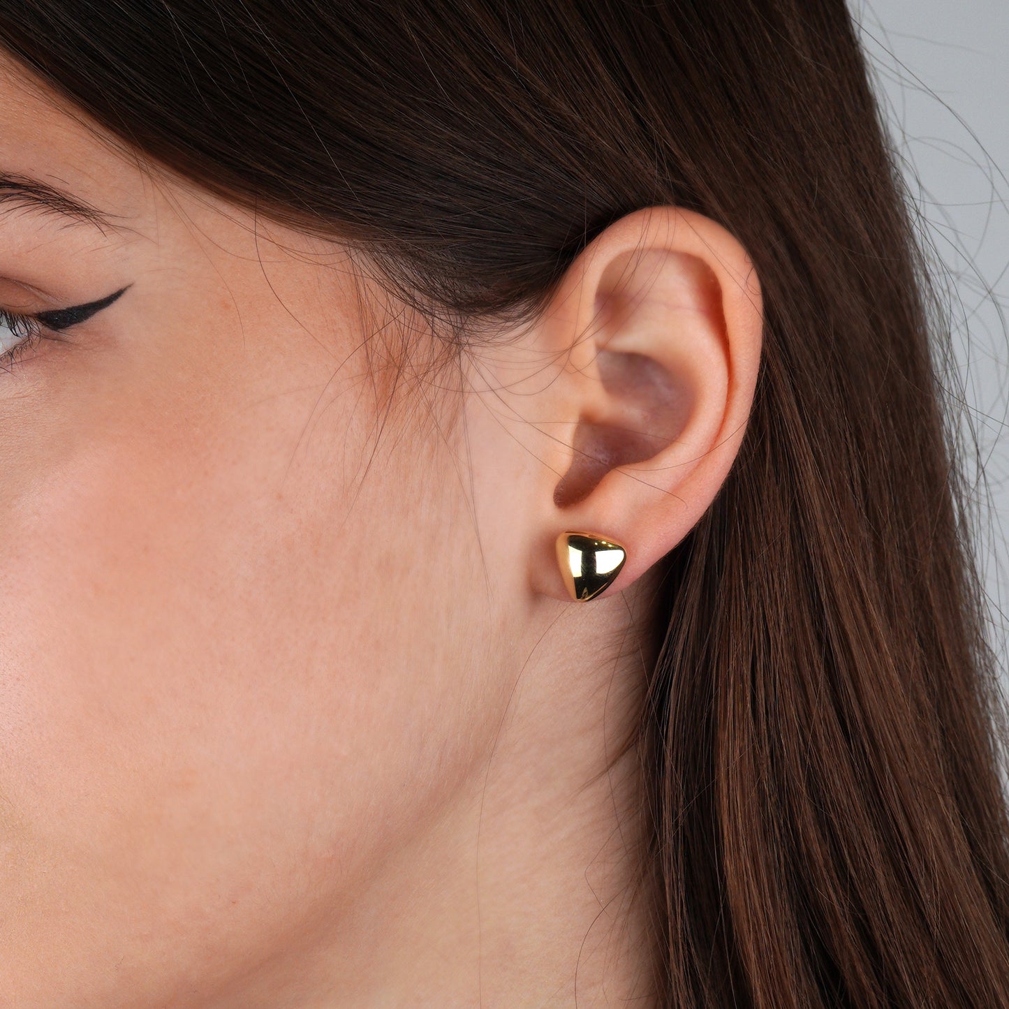simpl and elegant stud earrings- mirror-polished finish-Solid gold studs