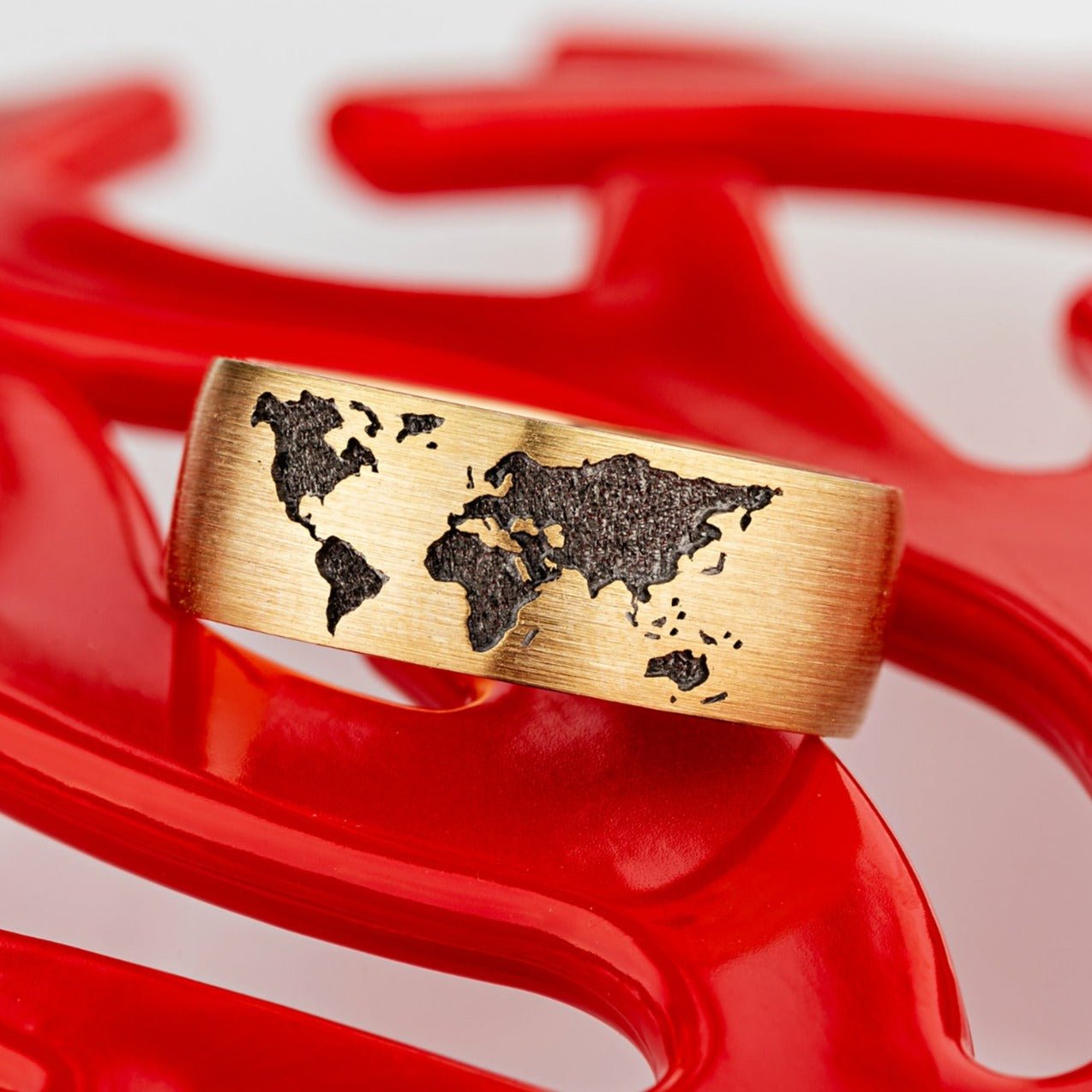 Gold ring with world map design - escorialjewelry