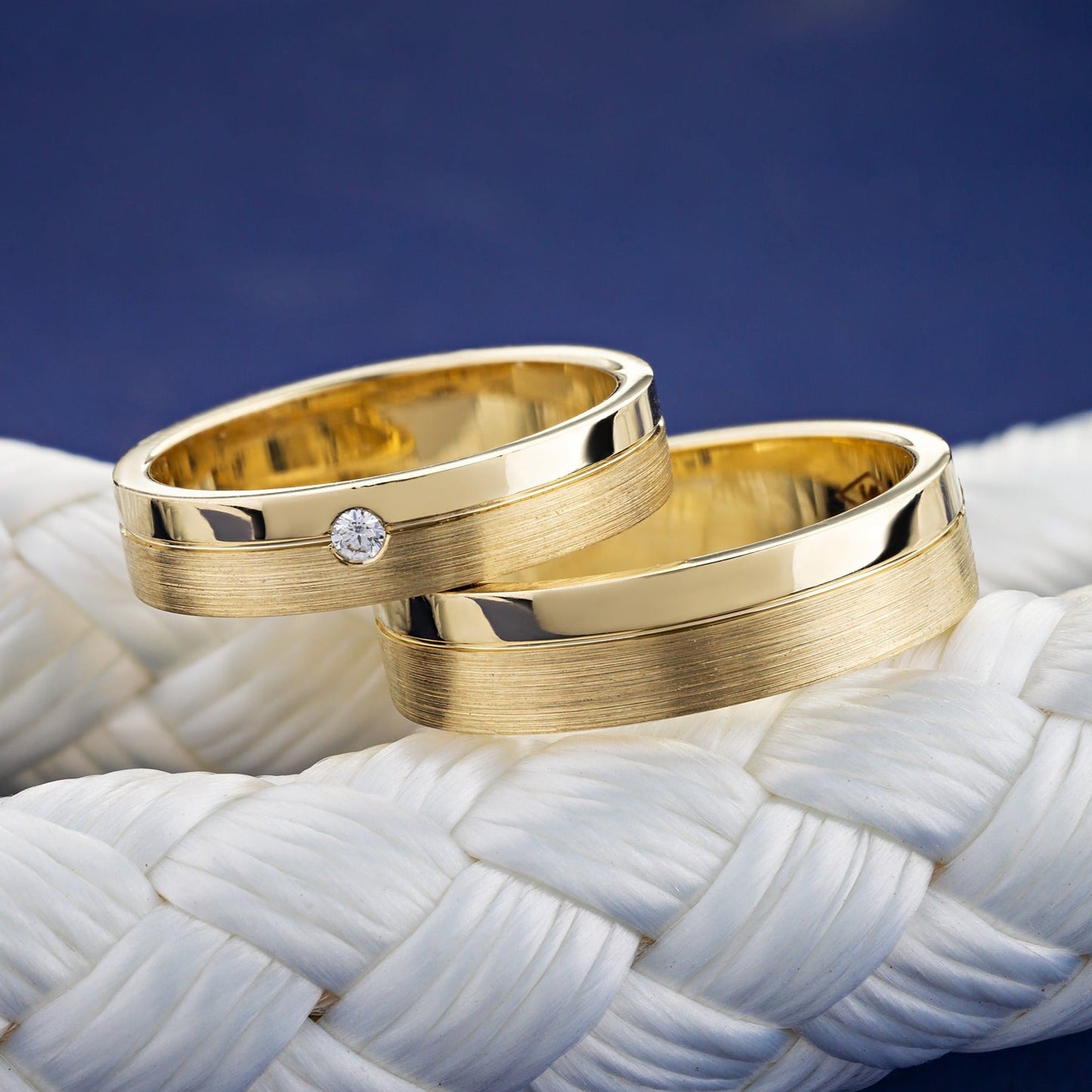 Gold wedding bands set with diamond. - classic wedding band - classic wedding bands - couple rings - escorialjewelry