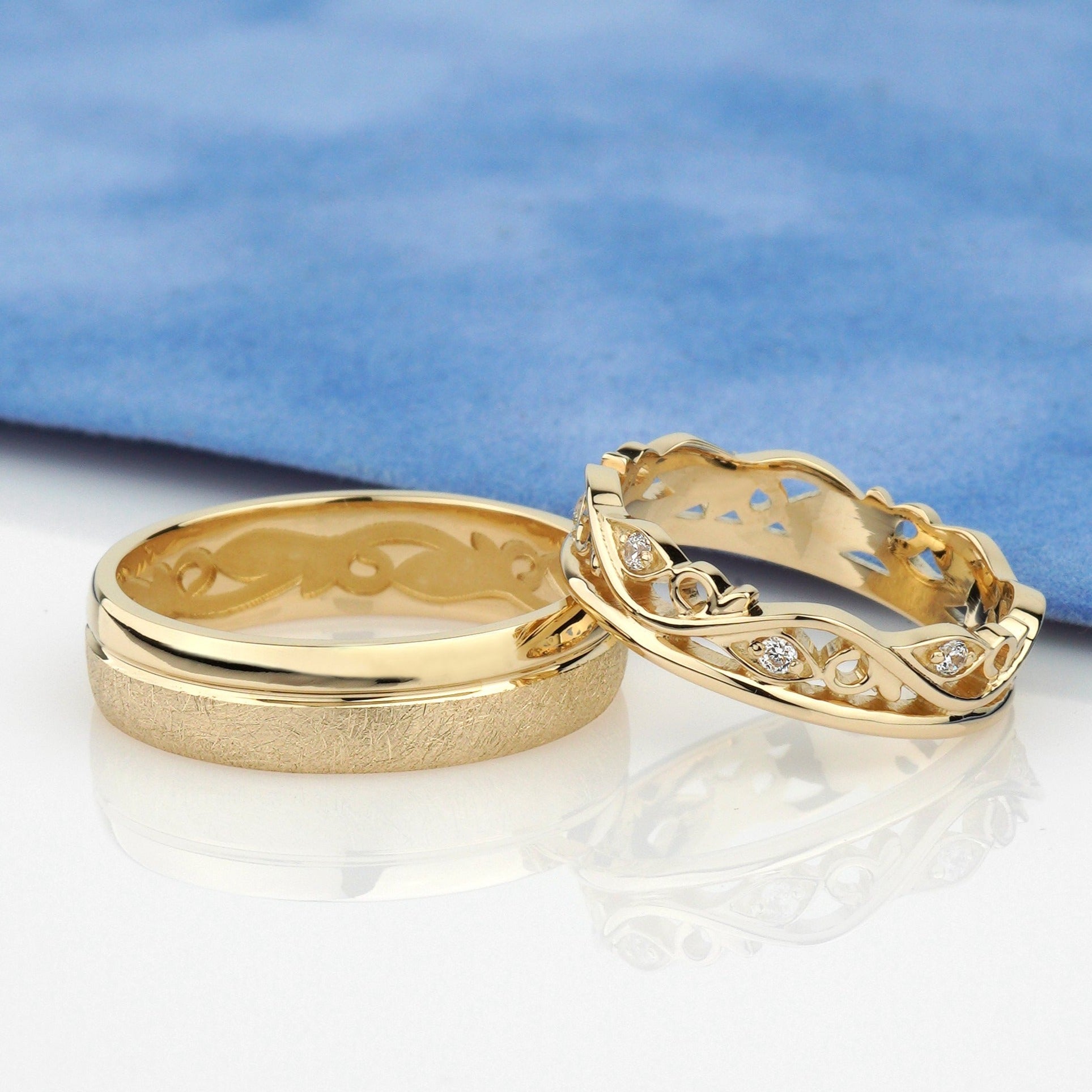 Gold wedding bands set with floral details - couple rings - couple wedding bands - diamond gold band - escorialjewelry