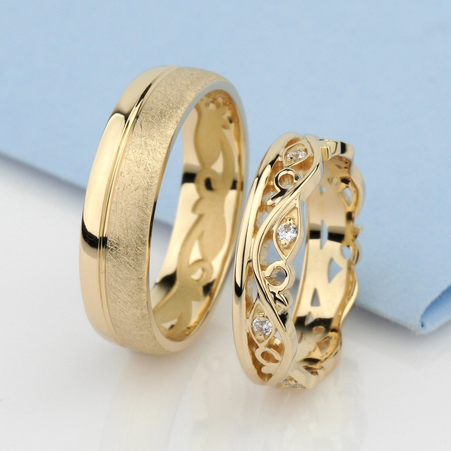 Gold wedding bands set with floral details - couple rings - couple wedding bands - diamond gold band - escorialjewelry