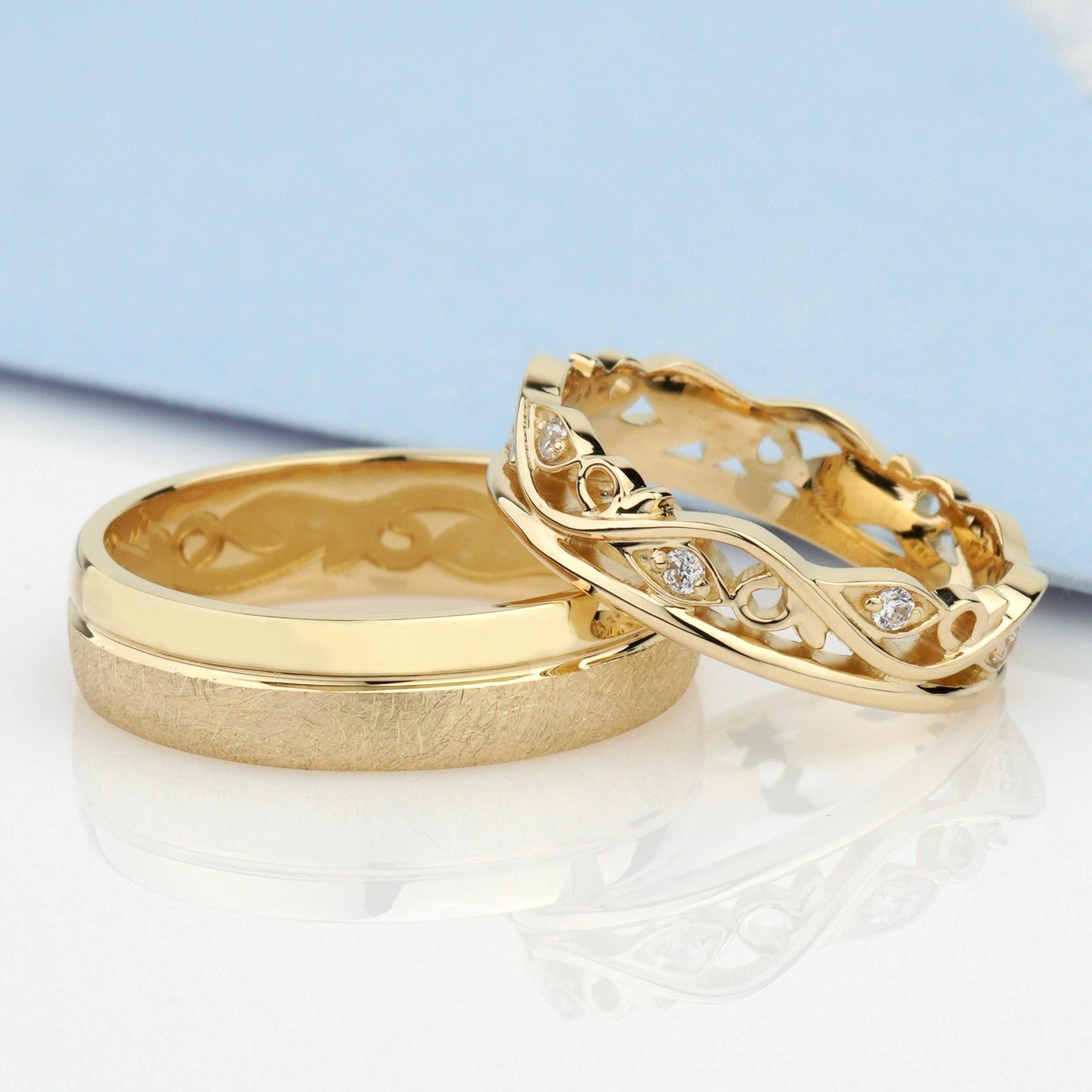 Gold wedding bands set with floral details - couple rings - couple wedding bands - diamond gold band - escorialjewelry