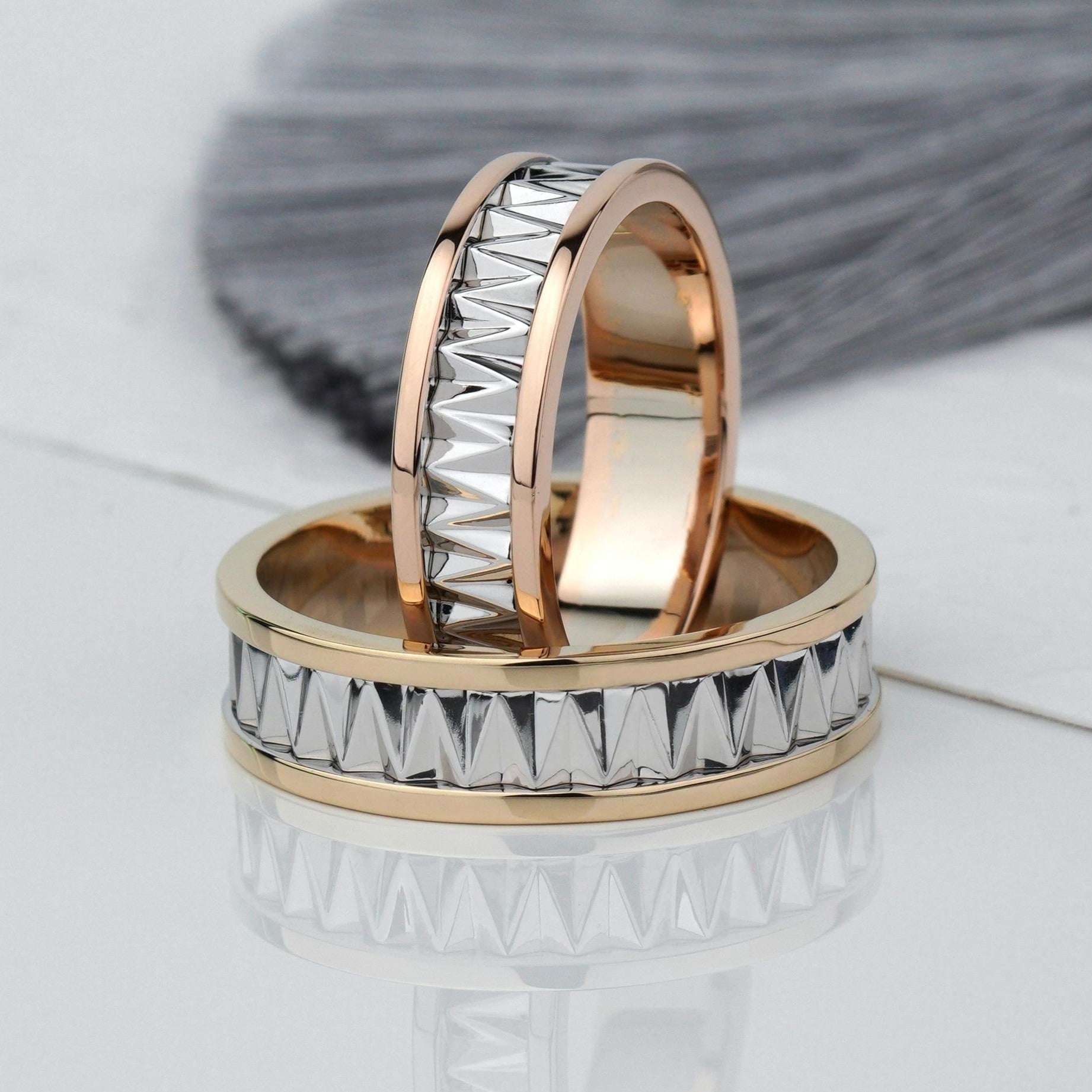 his-and-hers-wedding-rings-set-534810.jp