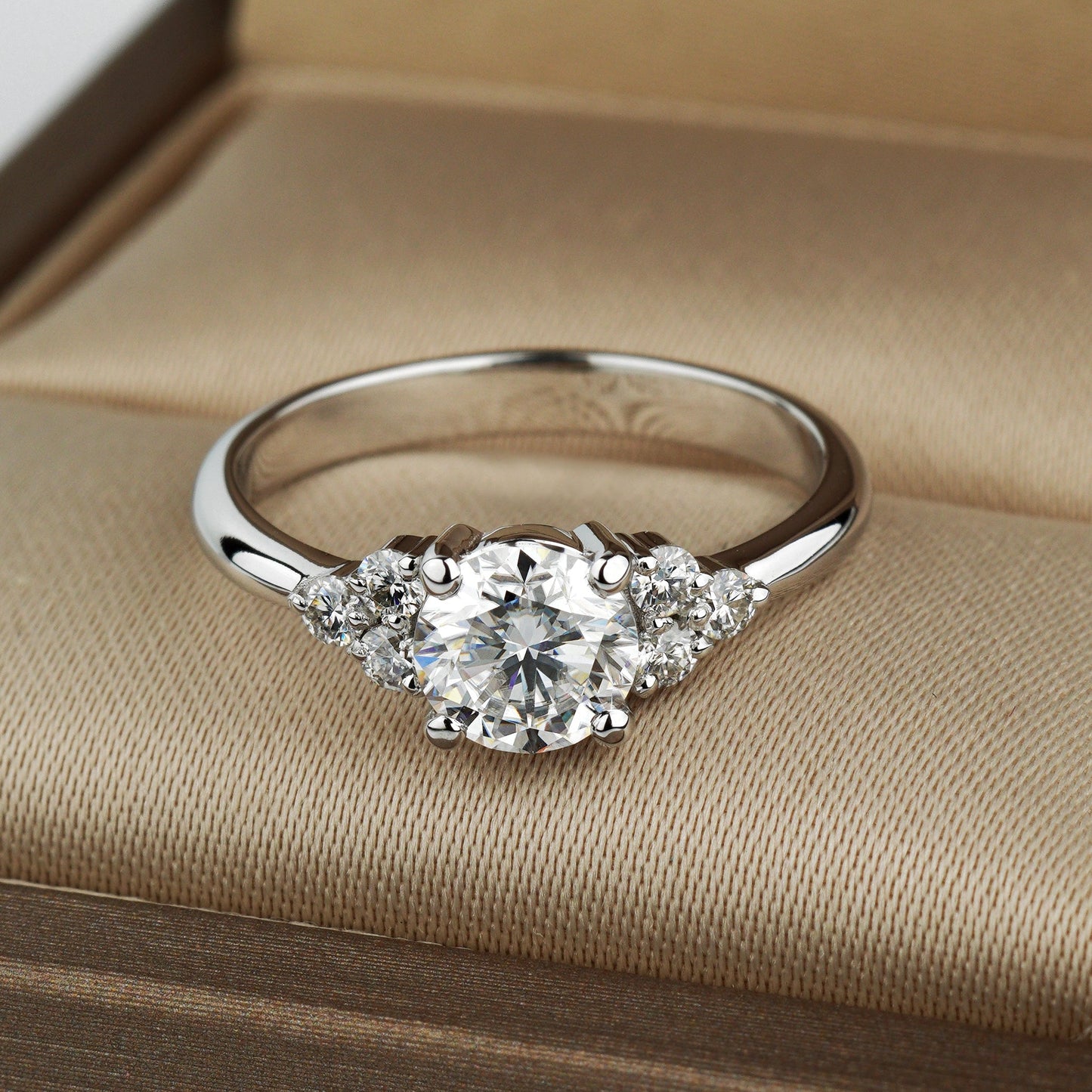 handmade diamond engagement ring-round diamond ring-0.8 ct central lab diamond VVS2/D (IGI certified)