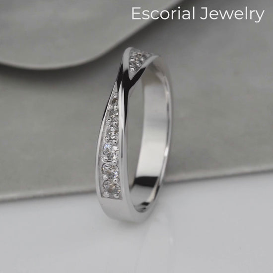 Mobius wedding band-Mobius band with diamonds-moisanite 0.22ct VVS/D