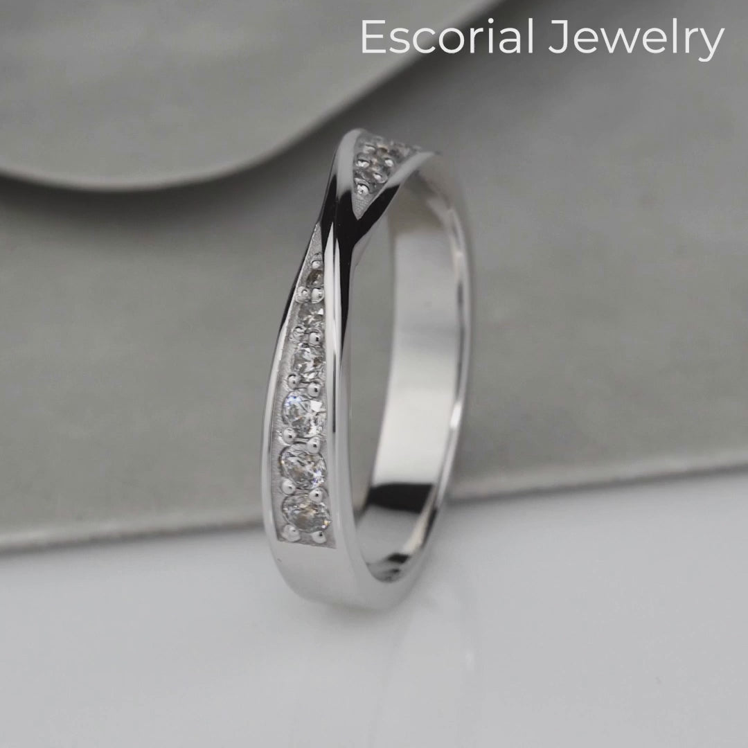Mobius wedding band-Mobius band with diamonds-moisanite 0.22ct VVS/D