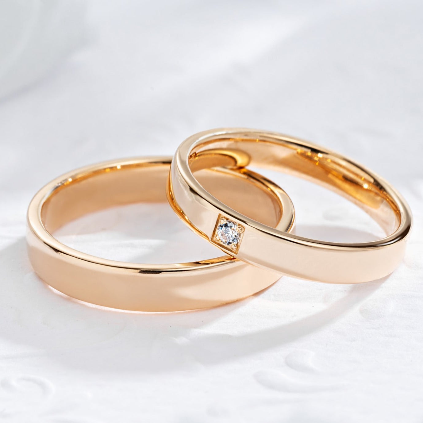 plain wedding rings. Solid gold wedding bands with diamond. Rose gold wedding rings set. Couple rings. Matching wedding bands