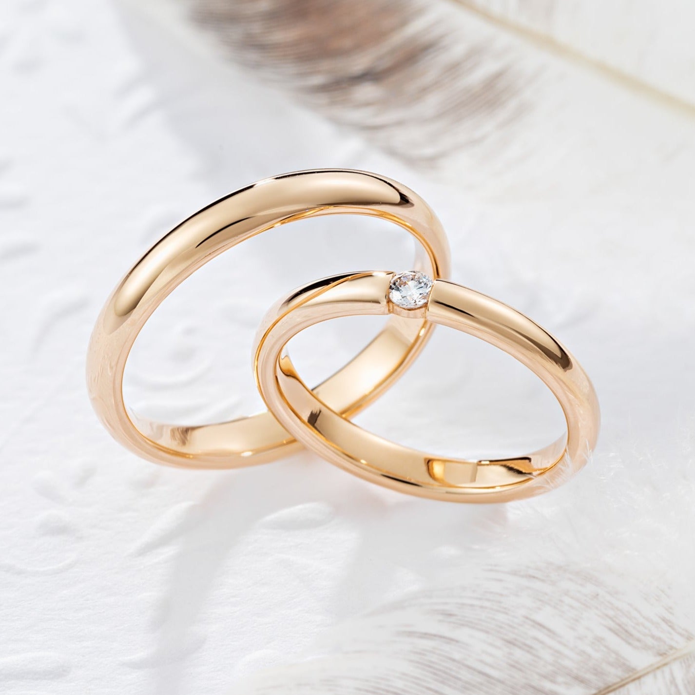 Simple gold wedding rings with diamond in her ring. Classic wedding bands. Gold wedding bands set. His and hers wedding rings. Couple rings. Classic wedding bands set