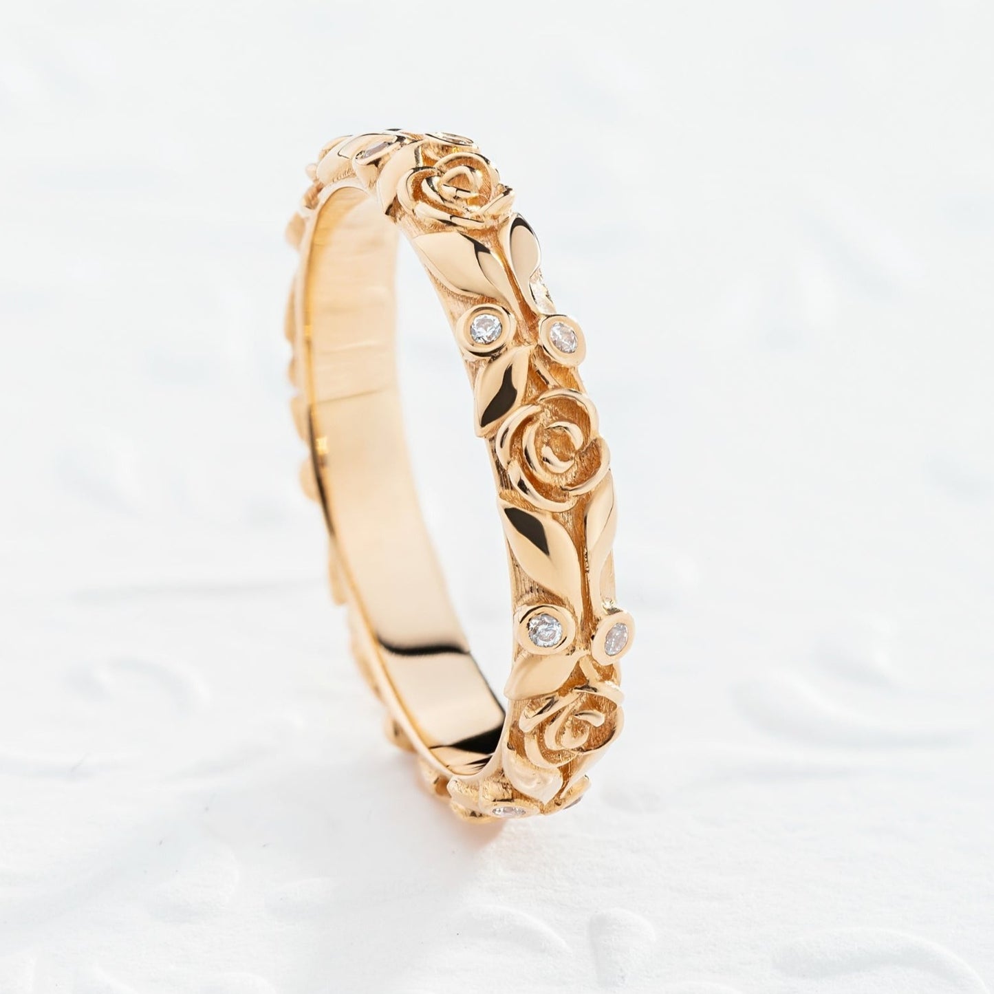 Women's wedding band with floral details, wedding ring with roses, flowers wedding band, women's gold ring, rustic wedding band, boho wedding ring