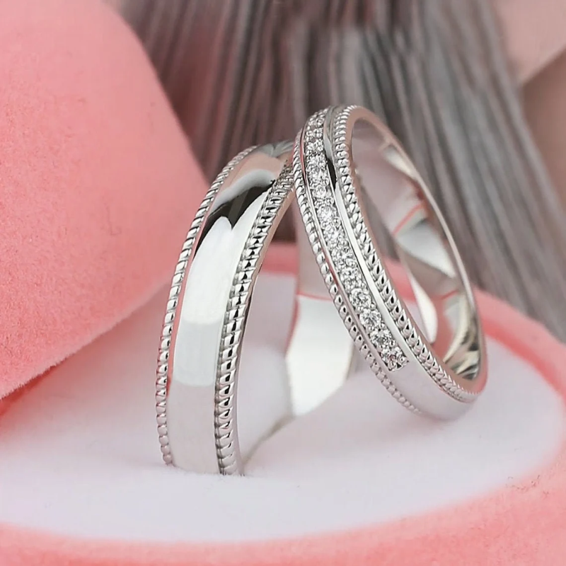 Gold wedding rings set with milgrain details. Unique wedding bands. Gold wedding rings with diamonds. Couple wedding rings